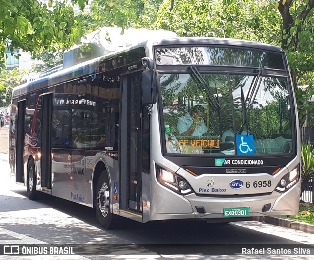 Transwolff Transportes e Turismo 6 6958 na cidade de São Paulo, São Paulo, Brasil, por Rafael Santos Silva. ID da foto: 6430503.