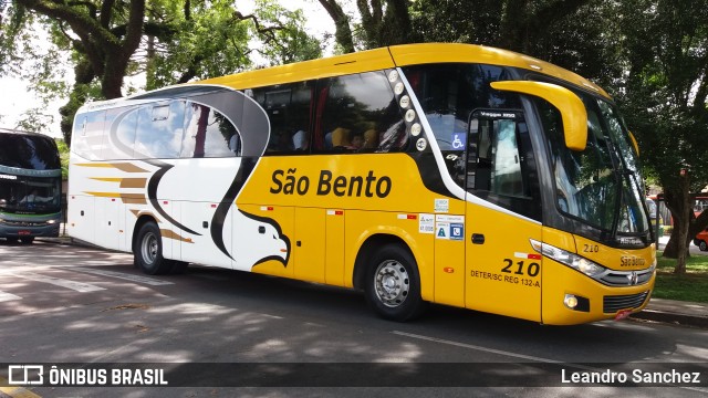 Expresso São Bento 210 na cidade de Curitiba, Paraná, Brasil, por Leandro Sanchez. Número da foto: #6432111.