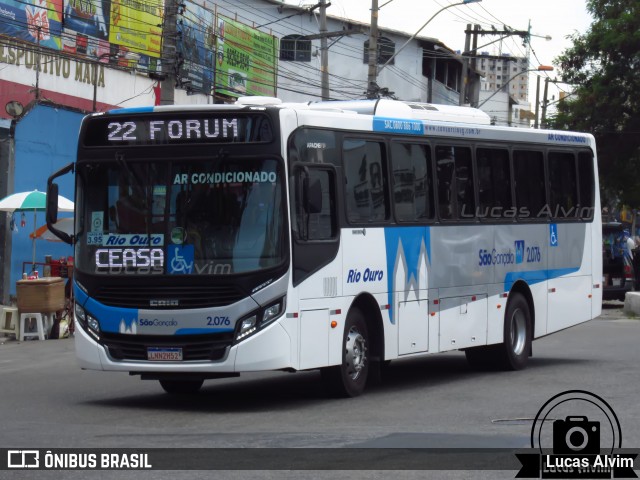 Viação Rio Ouro 2.076 na cidade de São Gonçalo, Rio de Janeiro, Brasil, por Lucas Alvim. ID da foto: 6434358.