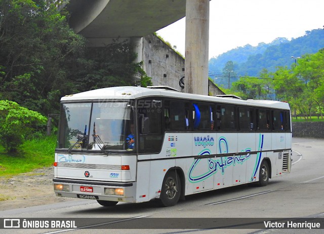 Viação Confiança 2211 na cidade de Petrópolis, Rio de Janeiro, Brasil, por Victor Henrique. ID da foto: 6439931.