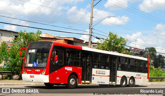 Express Transportes Urbanos Ltda 4 8825 na cidade de São Paulo, São Paulo, Brasil, por Ricardo Luiz. ID da foto: 6445110.