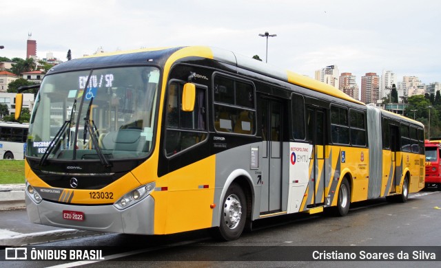 Auto Viação Ouro Verde 123032 na cidade de São Paulo, São Paulo, Brasil, por Cristiano Soares da Silva. Número da foto: #6446015.