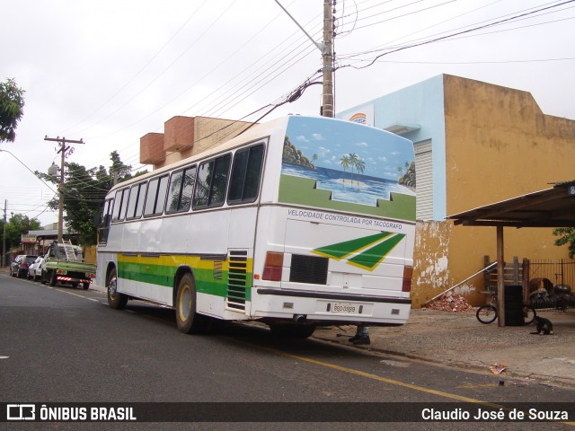 Ônibus Particulares 0989 na cidade de São José do Rio Preto, São Paulo, Brasil, por Claudio José de Souza. Número da foto: #6451672.