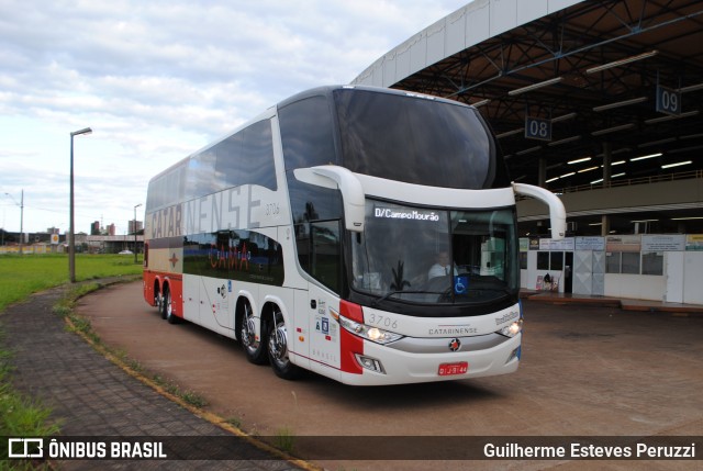 Auto Viação Catarinense 3706 na cidade de Campo Mourão, Paraná, Brasil, por Guilherme Esteves Peruzzi. Número da foto: #6453045.