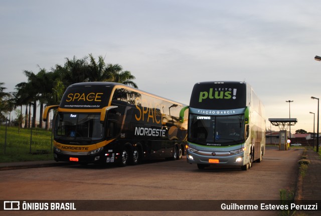 Viação Garcia 8825 na cidade de Campo Mourão, Paraná, Brasil, por Guilherme Esteves Peruzzi. Número da foto: #6453023.