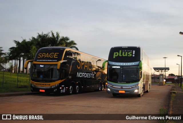 Viação Garcia 8825 na cidade de Campo Mourão, Paraná, Brasil, por Guilherme Esteves Peruzzi. ID da foto: 6453023.