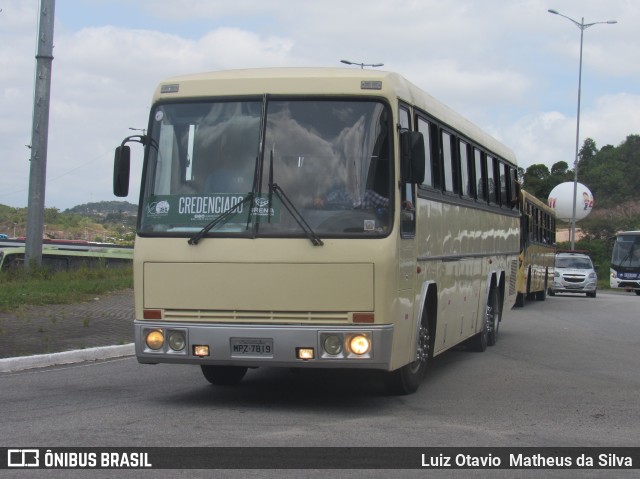 Ônibus Particulares 7819 na cidade de São Lourenço da Mata, Pernambuco, Brasil, por Luiz Otavio Matheus da Silva. ID da foto: 6454297.