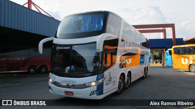 Auto Viação Catarinense 3544 na cidade de Resende, Rio de Janeiro, Brasil, por Alex Ramos Ribeiro. ID da foto: 6456856.