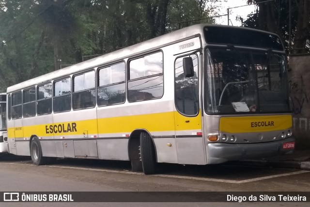 Escolares AJT2876 na cidade de Embu das Artes, São Paulo, Brasil, por Diego da Silva Teixeira. Número da foto: #6459761.