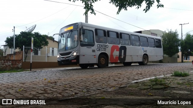 Viação Centro Oeste 342 na cidade de Santiago, Rio Grande do Sul, Brasil, por Mauricio Lopes. Número da foto: #6463861.