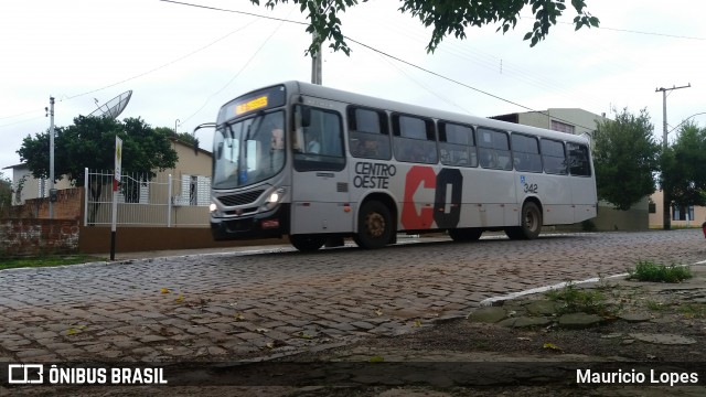 Viação Centro Oeste 342 na cidade de Santiago, Rio Grande do Sul, Brasil, por Mauricio Lopes. ID da foto: 6463861.