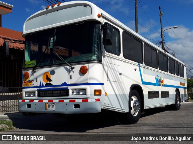 Autobuses sin identificación - Costa Rica  na cidade de Brasil, por Jose Andres Bonilla Aguilar. Número da foto: #6465037.