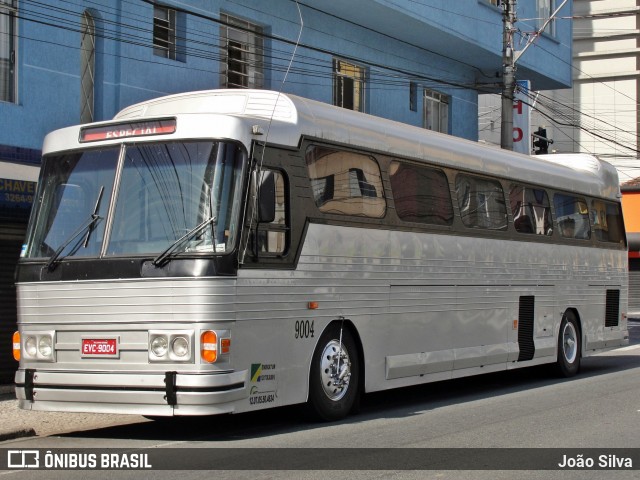 Ônibus Particulares 9004 na cidade de Curitiba, Paraná, Brasil, por João Silva. ID da foto: 6466659.