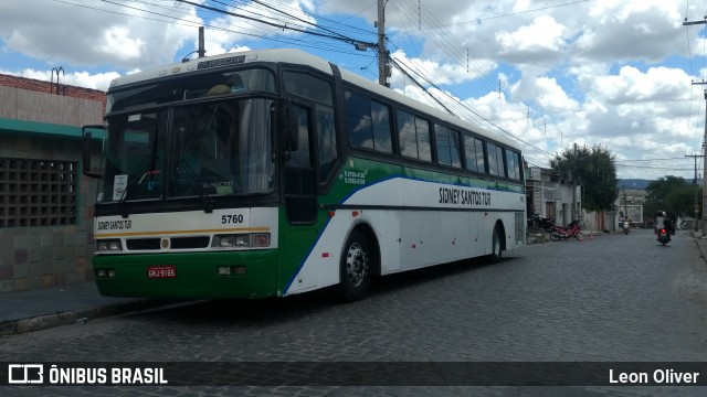 Sidney Santos Tur 5760 na cidade de Caruaru, Pernambuco, Brasil, por Leon Oliver. Número da foto: #6404948.