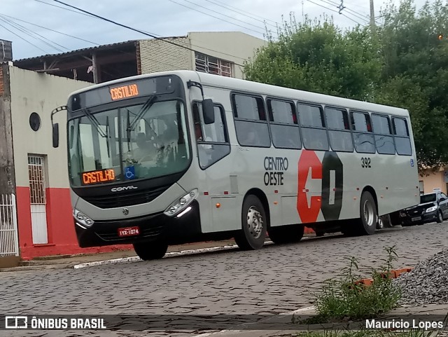 Viação Centro Oeste 392 na cidade de Santiago, Rio Grande do Sul, Brasil, por Mauricio Lopes. ID da foto: 6407105.