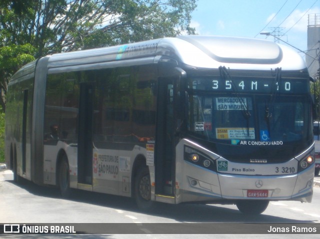 VIP - Unidade Imperador 3 3210 na cidade de São Paulo, São Paulo, Brasil, por Jonas Ramos. ID da foto: 6473076.