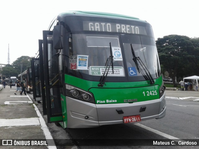 Viação Gato Preto 1 2425 na cidade de São Paulo, São Paulo, Brasil, por Mateus C.  Cardoso. Número da foto: #6473194.
