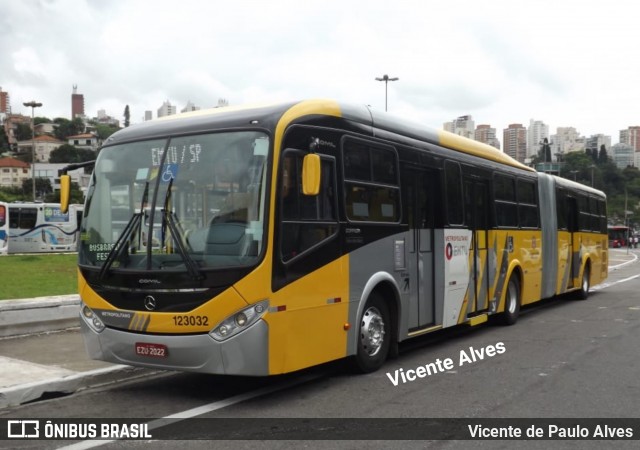 Auto Viação Ouro Verde 123032 na cidade de São Paulo, São Paulo, Brasil, por Vicente de Paulo Alves. ID da foto: 6415936.