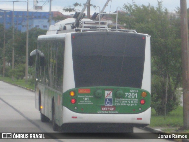 Metra - Sistema Metropolitano de Transporte 7201 na cidade de São Paulo, São Paulo, Brasil, por Jonas Ramos. ID da foto: 6417684.