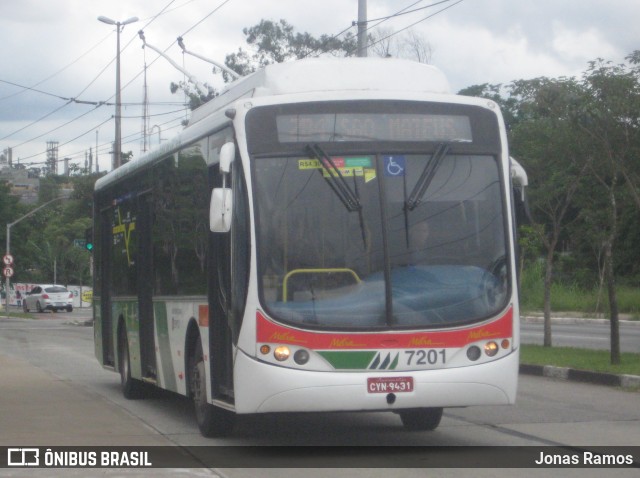 Metra - Sistema Metropolitano de Transporte 7201 na cidade de São Paulo, São Paulo, Brasil, por Jonas Ramos. Número da foto: #6417688.