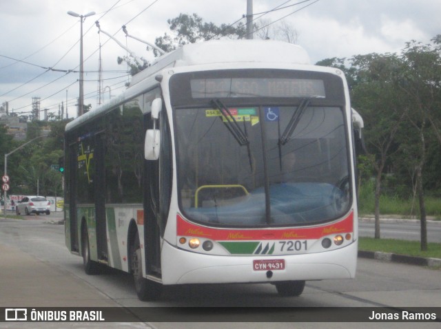 Metra - Sistema Metropolitano de Transporte 7201 na cidade de São Paulo, São Paulo, Brasil, por Jonas Ramos. ID da foto: 6417688.