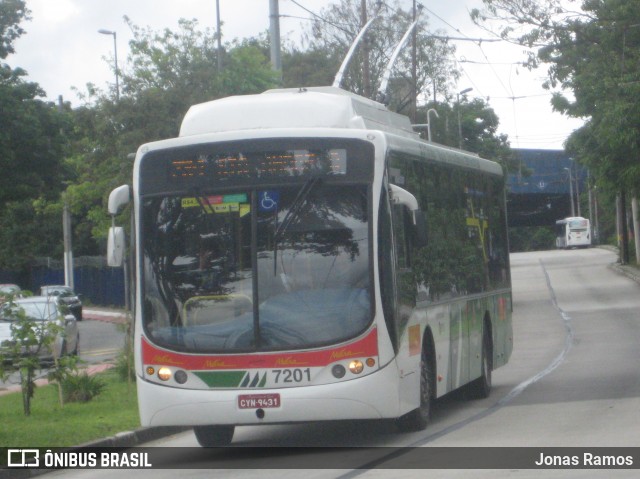 Metra - Sistema Metropolitano de Transporte 7201 na cidade de São Paulo, São Paulo, Brasil, por Jonas Ramos. Número da foto: #6417685.