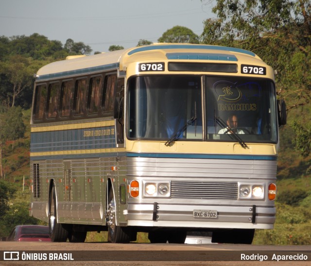 Viação São Luiz 6702 na cidade de Conselheiro Lafaiete, Minas Gerais, Brasil, por Rodrigo  Aparecido. ID da foto: 6420674.