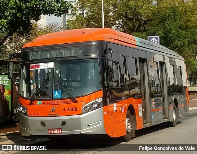 Viação Gato Preto 8 2508 na cidade de São Paulo, São Paulo, Brasil, por Felipe Goncalves do Vale. Número da foto: #7106206.