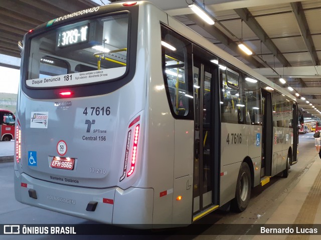 Pêssego Transportes 4 7616 na cidade de São Paulo, São Paulo, Brasil, por Bernardo Lucas. ID da foto: 7108321.