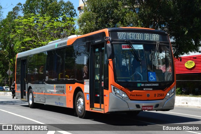 Viação Gato Preto 8 2561 na cidade de São Paulo, São Paulo, Brasil, por Eduardo Ribeiro. Número da foto: #7133597.