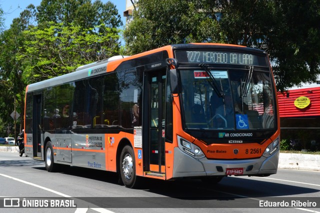 Viação Gato Preto 8 2561 na cidade de São Paulo, São Paulo, Brasil, por Eduardo Ribeiro. ID da foto: 7133597.