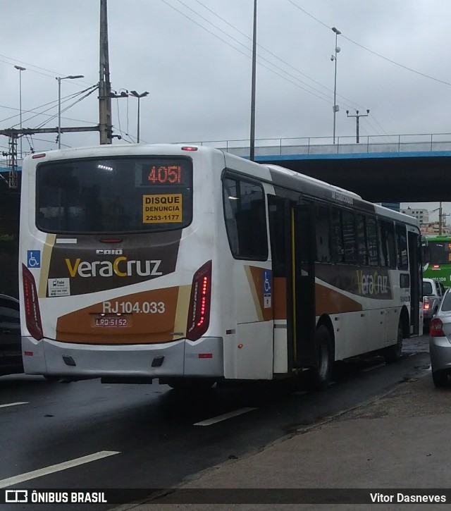 Auto Ônibus Vera Cruz RJ 104.033 na cidade de Duque de Caxias, Rio de Janeiro, Brasil, por Vitor Dasneves. Número da foto: #7133787.