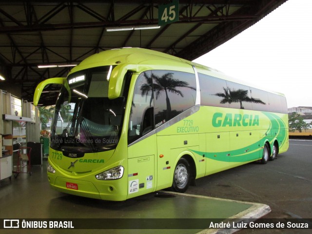 Viação Garcia 7729 na cidade de Londrina, Paraná, Brasil, por André Luiz Gomes de Souza. ID da foto: 7135003.