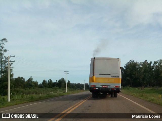 Viação Centro Oeste 320 na cidade de Santiago, Rio Grande do Sul, Brasil, por Mauricio Lopes. Número da foto: #7136675.