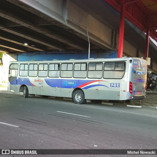 BBTT - Benfica Barueri Transporte e Turismo 1233 na cidade de Itapevi, São Paulo, Brasil, por Michel Nowacki. ID da foto: 7138847.