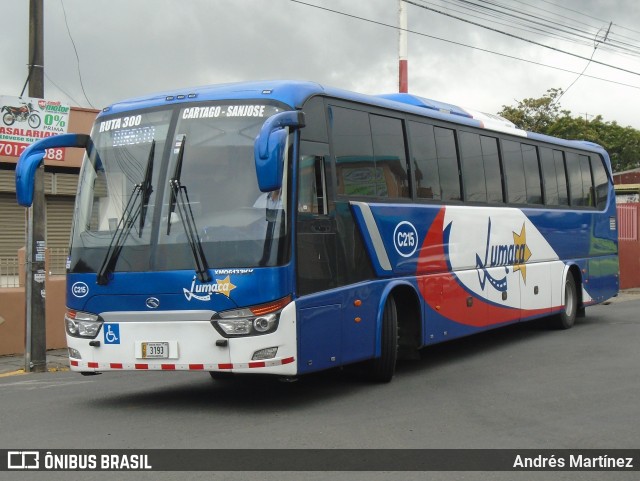 Lumaca C-215 na cidade de Cartago, Cartago, Costa Rica, por Andrés Martínez Rodríguez. ID da foto: 7138628.