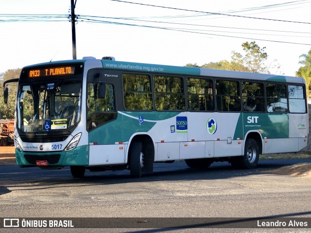 Viação Sorriso de Minas 5017 na cidade de Uberlândia, Minas Gerais, Brasil, por Leandro Alves. Número da foto: #7137633.