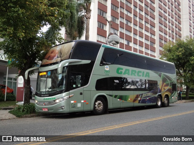 Viação Garcia 7997 na cidade de Curitiba, Paraná, Brasil, por Osvaldo Born. Número da foto: #7137201.