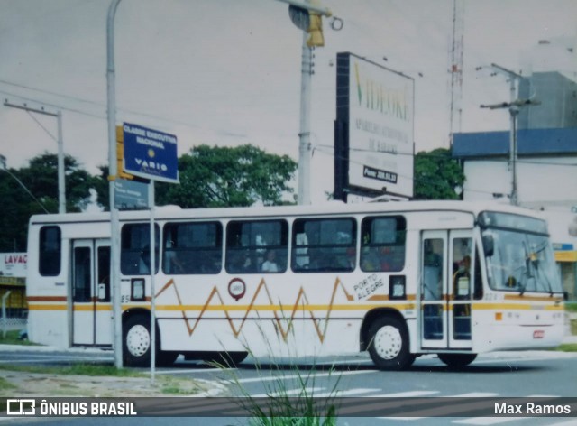 Companhia Carris Porto-Alegrense 0285 na cidade de Porto Alegre, Rio Grande do Sul, Brasil, por Max Ramos. Número da foto: #7140164.
