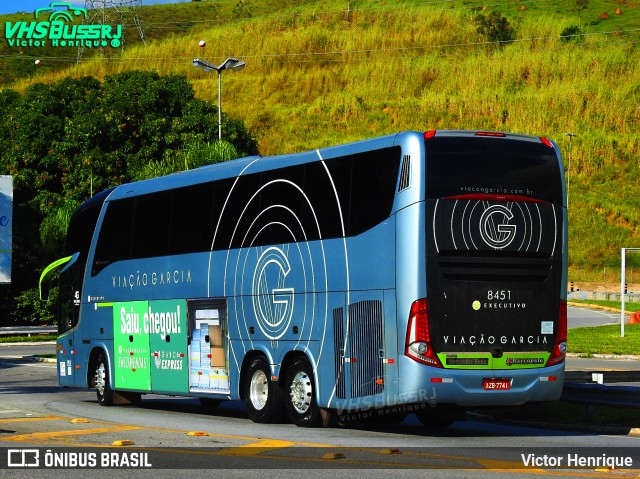 Viação Garcia 8451 na cidade de Aparecida, São Paulo, Brasil, por Victor Henrique. ID da foto: 7145360.