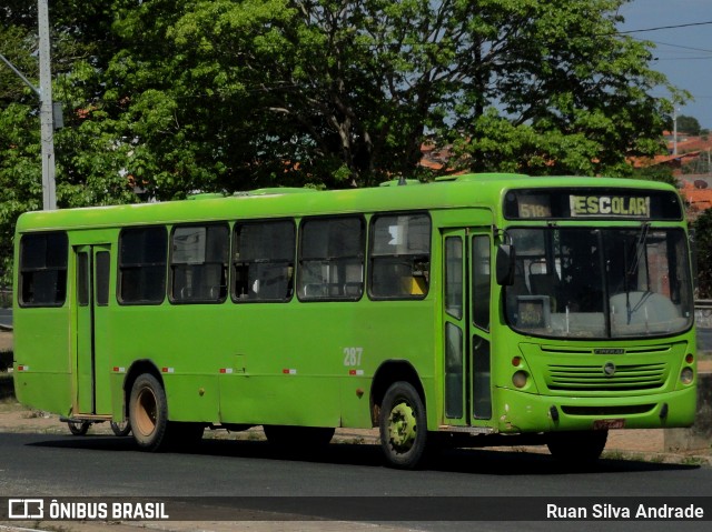 Escolares 287 na cidade de Teresina, Piauí, Brasil, por Ruan Silva Andrade. ID da foto: 7161566.