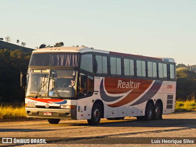 Realtur 2505 na cidade de Conceição do Rio Verde, Minas Gerais, Brasil, por Luis Henrique Silva. ID da foto: 7159425.