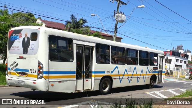 Trevo Transportes Coletivos 1009 na cidade de Porto Alegre, Rio Grande do Sul, Brasil, por Davi Borba. ID da foto: 7160049.