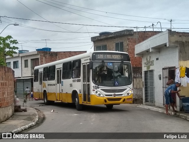 Empresa Metropolitana 186 na cidade de Recife, Pernambuco, Brasil, por Felipe Luiz. ID da foto: 7163479.