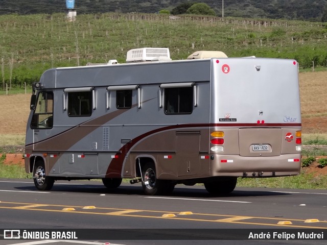 Motorhomes 1632 na cidade de Fernandes Pinheiro, Paraná, Brasil, por André Felipe Mudrei. Número da foto: #7167356.
