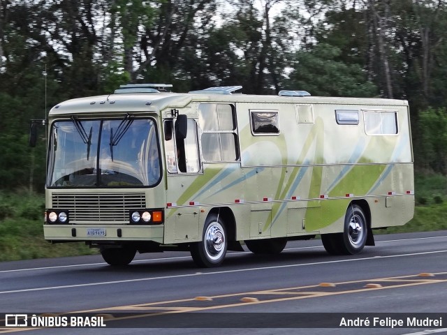 Motorhomes 9695 na cidade de Fernandes Pinheiro, Paraná, Brasil, por André Felipe Mudrei. Número da foto: #7167363.
