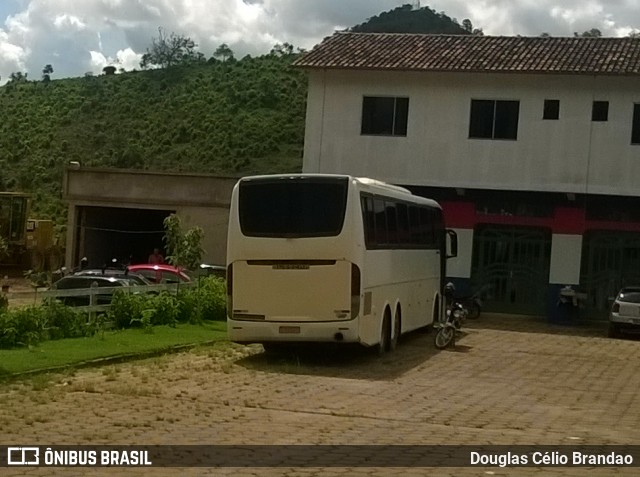 Ônibus Particulares 1132 na cidade de Santa Efigênia de Minas, Minas Gerais, Brasil, por Douglas Célio Brandao. Número da foto: #7169392.