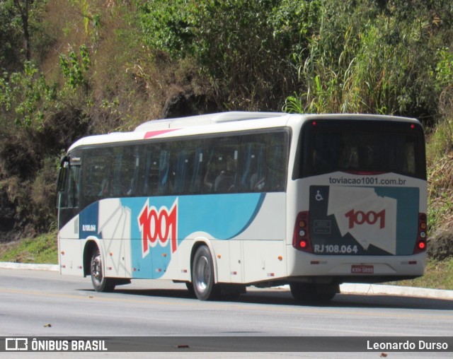 Auto Viação 1001 RJ 108.064 na cidade de Nova Friburgo, Rio de Janeiro, Brasil, por Leonardo Durso. ID da foto: 7169331.