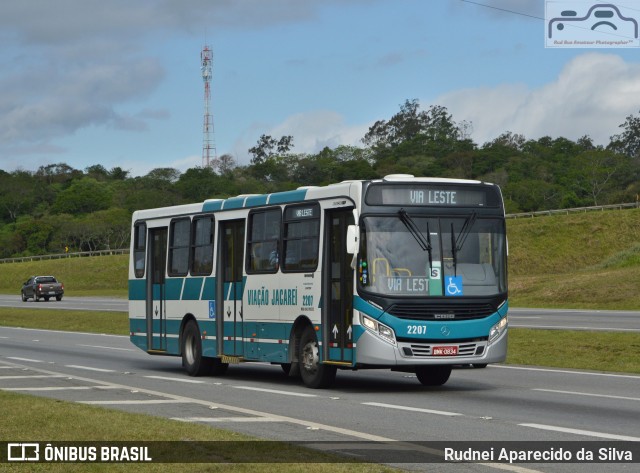 Viação Jacareí 2207 na cidade de Mogi das Cruzes, São Paulo, Brasil, por Rudnei Aparecido da Silva. Número da foto: #7176163.