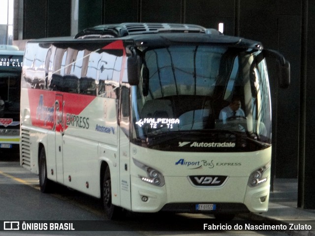 Autostradale 1061 na cidade de Ferno, Varese, Lombardy, Itália, por Fabricio do Nascimento Zulato. Número da foto: #7174807.